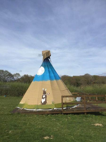 Big Sky Tipi Holidays Wartling Екстериор снимка