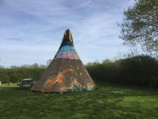 Big Sky Tipi Holidays Wartling Екстериор снимка